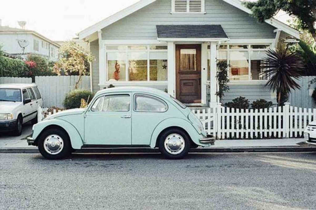 How to Frugally Stage a House