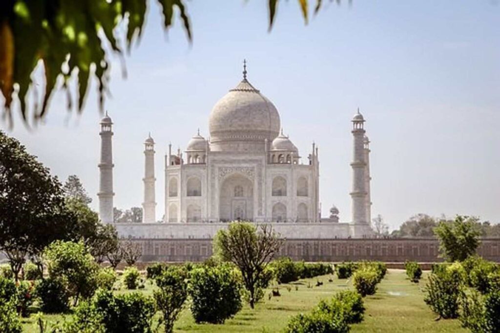 nice places to visit near Agra