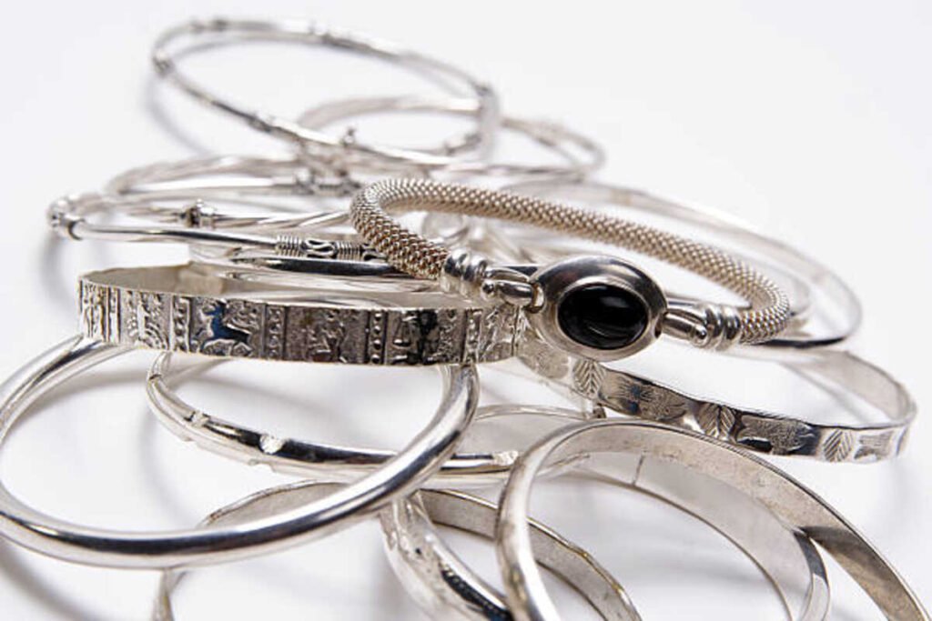 how to clean silver jewlery