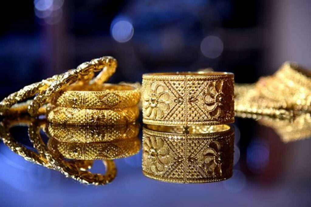 how to clean gold jewelry at home