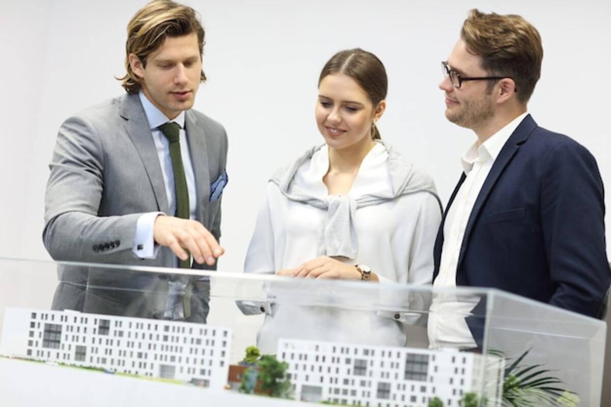 how many jobs are available in real estate investment trusts